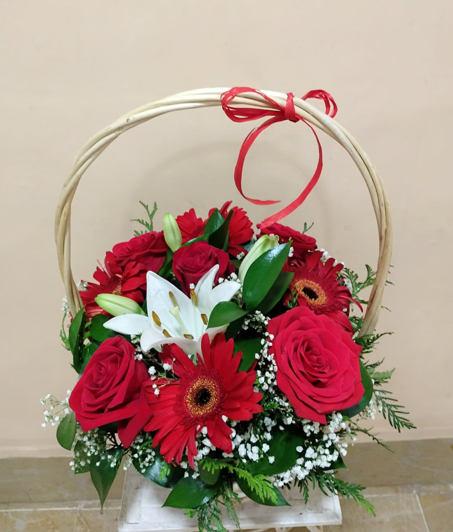 Cesta de Rosas y Gerberas