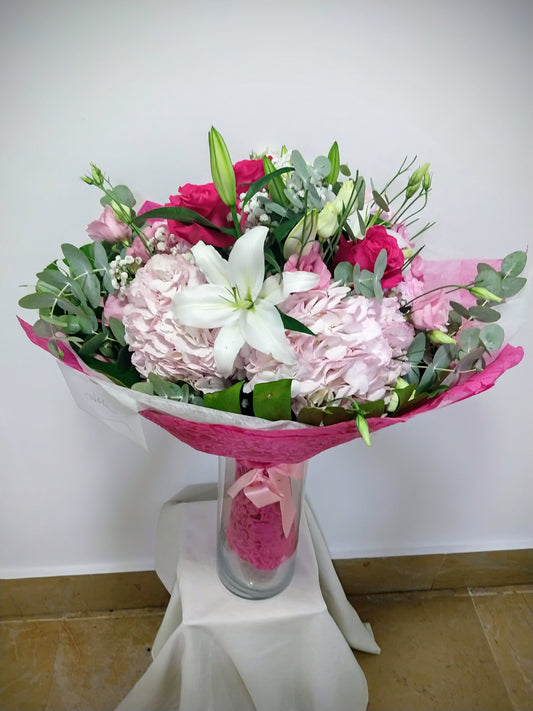 Isabel - Encantador Ramo con Rosas y Lilium