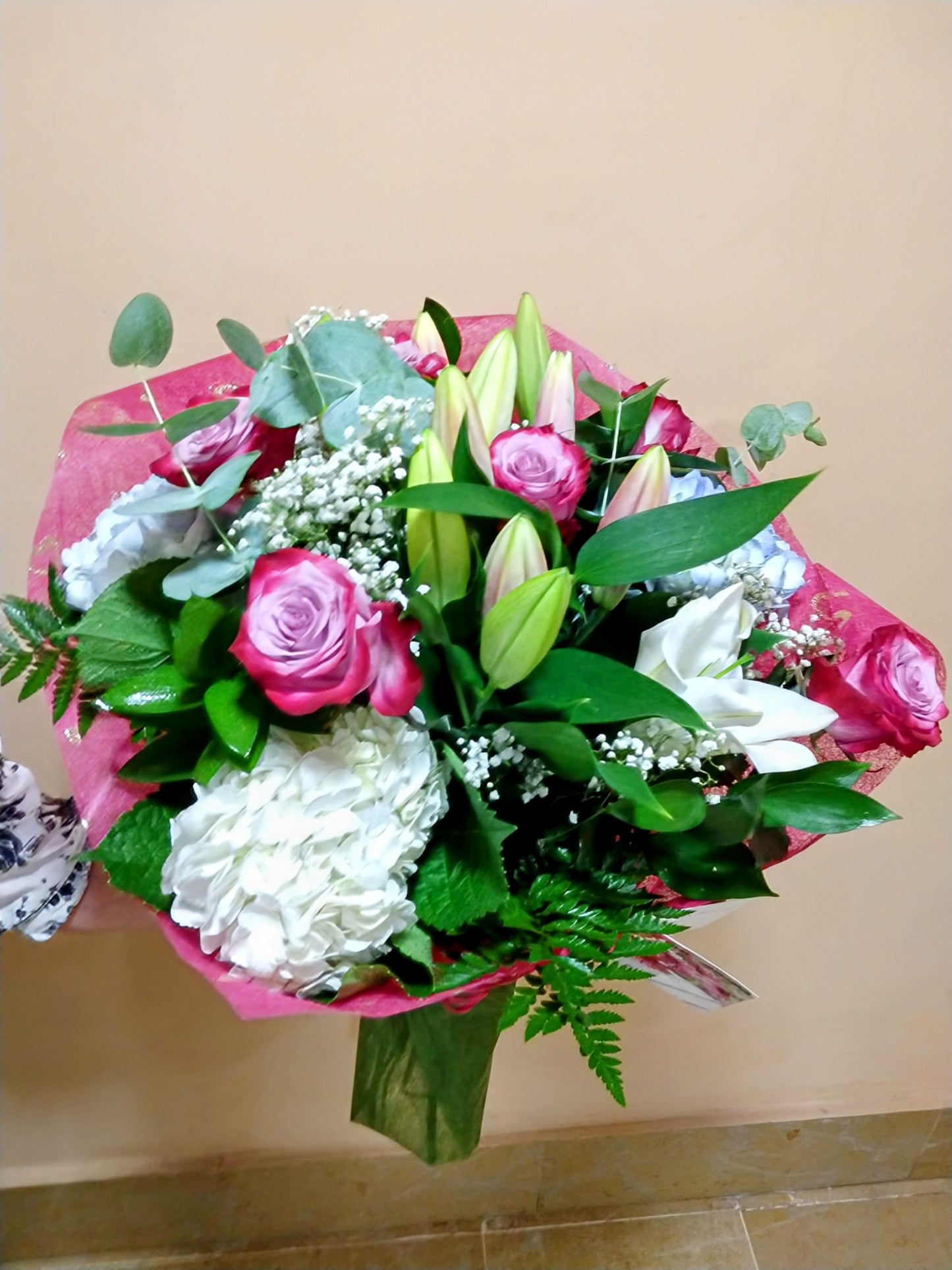 Ramo de Rosas y Hortensias y Lilium perfumados