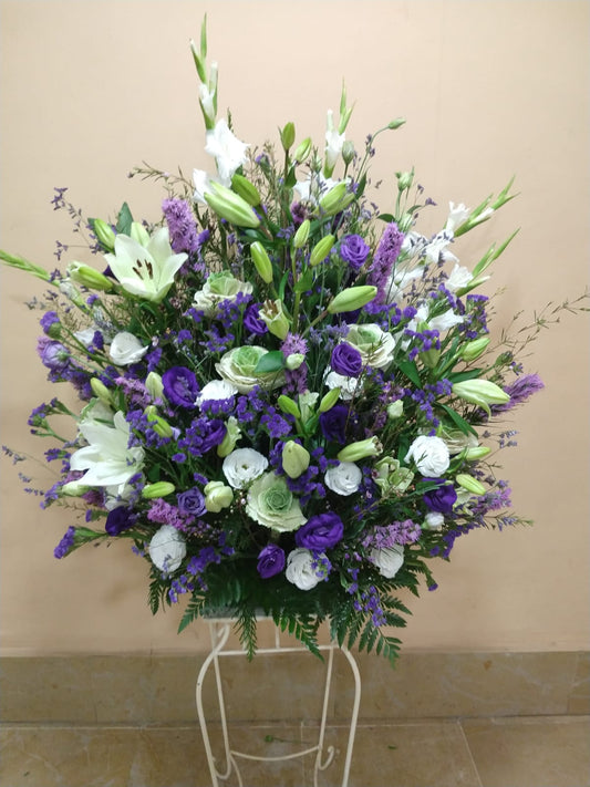 Centro de Flores Violeta y Blanco