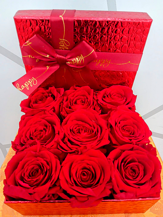 Caja decorada con rosas preservadas