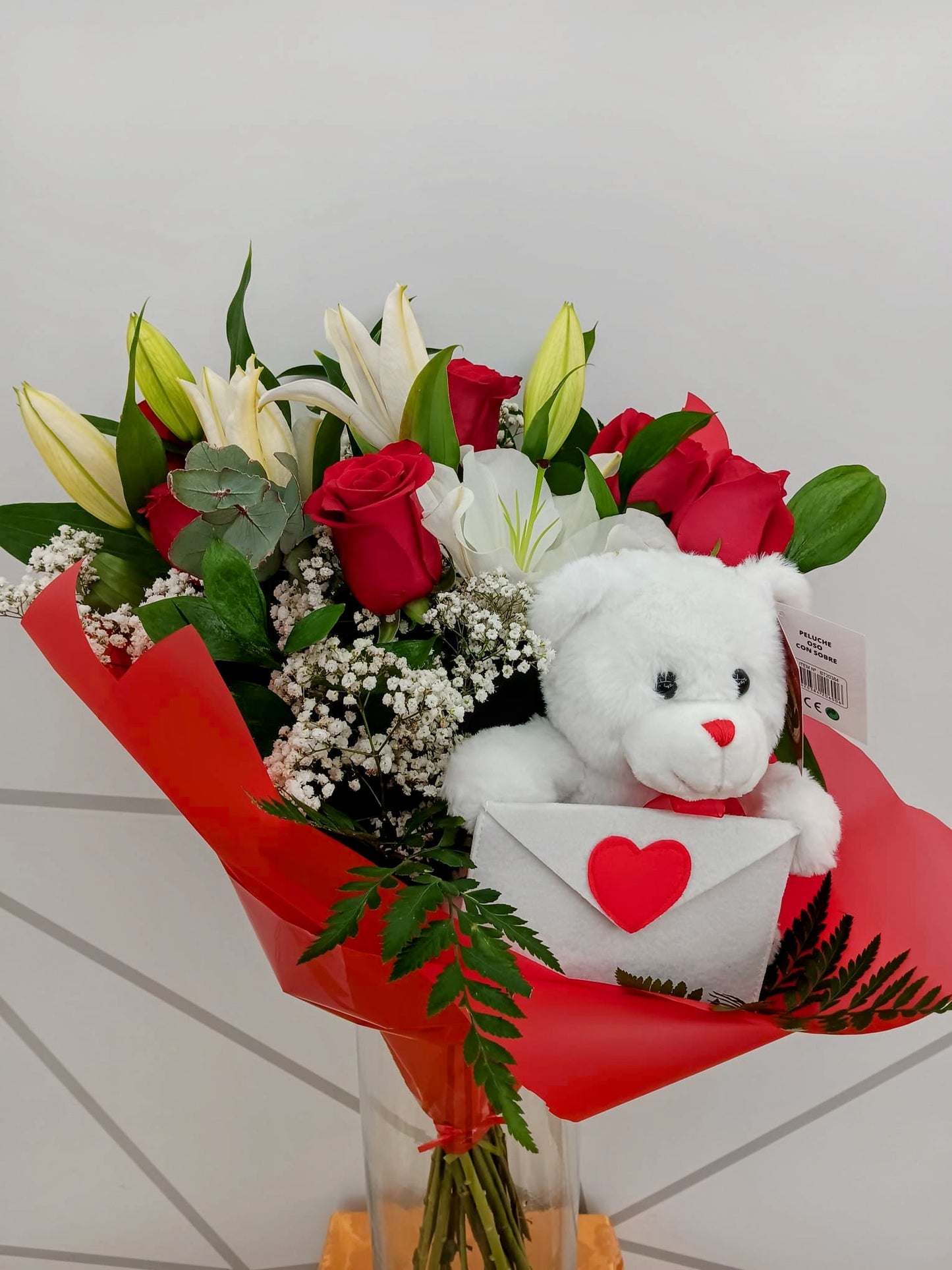 Ramo de Rosas y Lilium + Oso de peluche